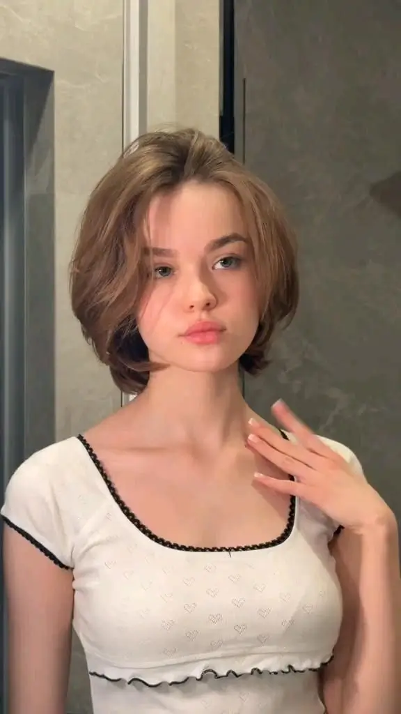 18 Idées Inspirantes de Cheveux Courts pour Femme en 2025