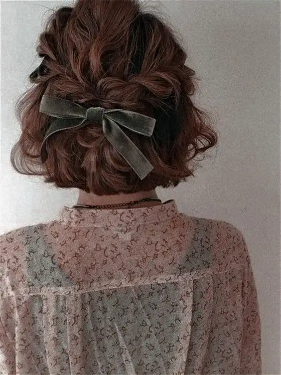 16 Idées de Coiffure pour Cheveux Bouclés à Adopter en 2025