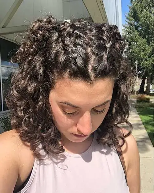 16 Idées de Coiffure pour Cheveux Bouclés à Adopter en 2025