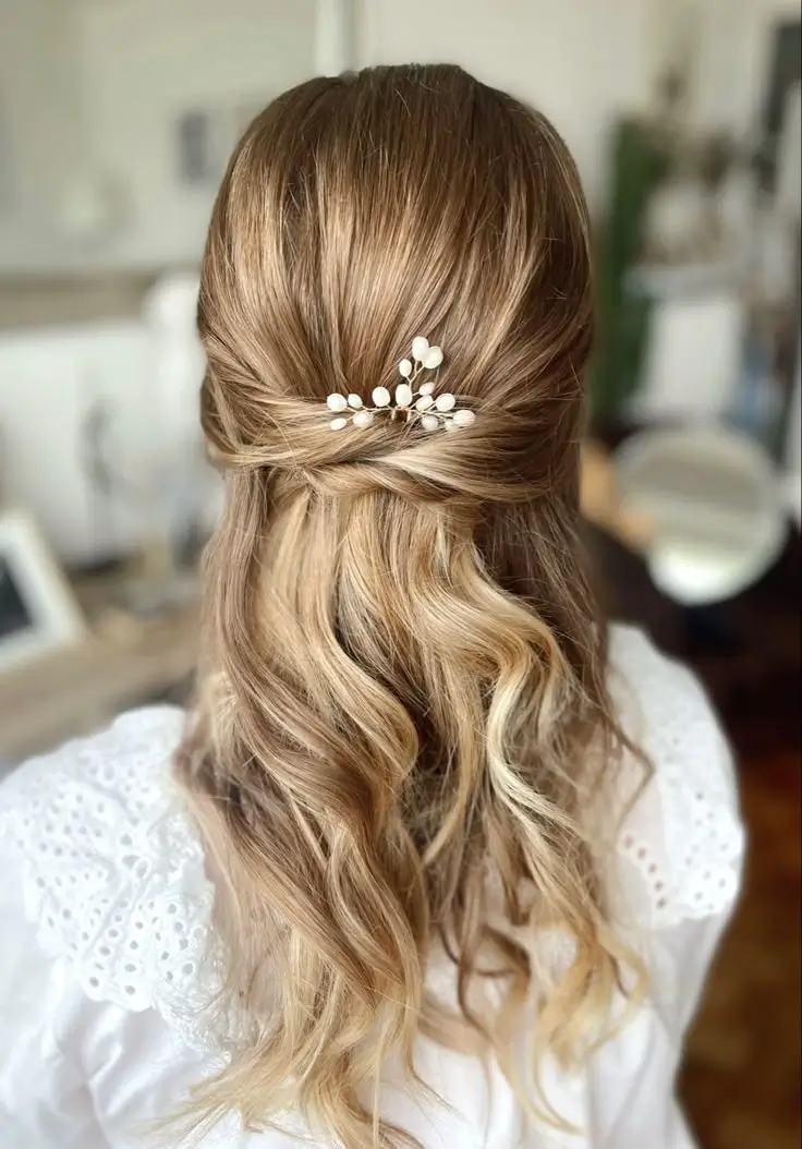 Coiffure Mariage Cheveux Mi-Longs : 17 Idées Chic et Tendance pour 2025