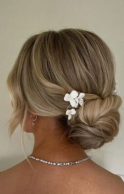 Coiffure Mariage Cheveux Mi-Longs : 17 Idées Chic et Tendance pour 2025