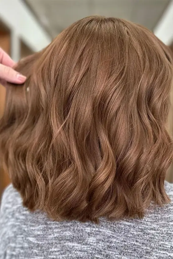 19 Idées de Couleur Cheveux Caramel à Adopter en 2025
