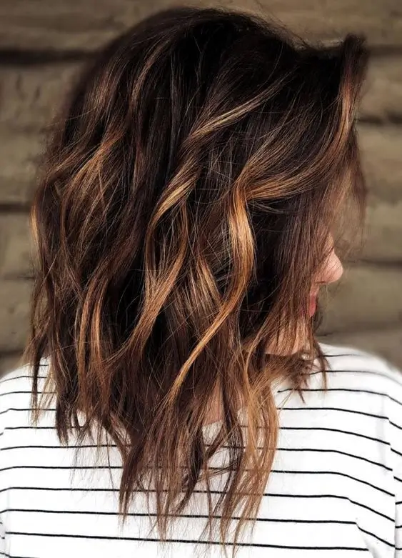 19 Idées de Couleur Cheveux Caramel à Adopter en 2025