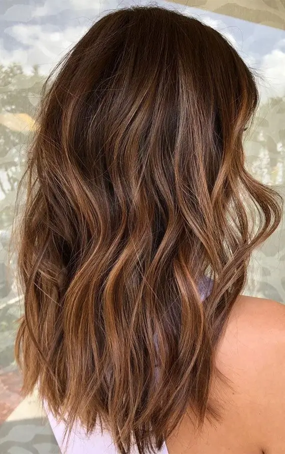 19 Idées de Couleur Cheveux Caramel à Adopter en 2025