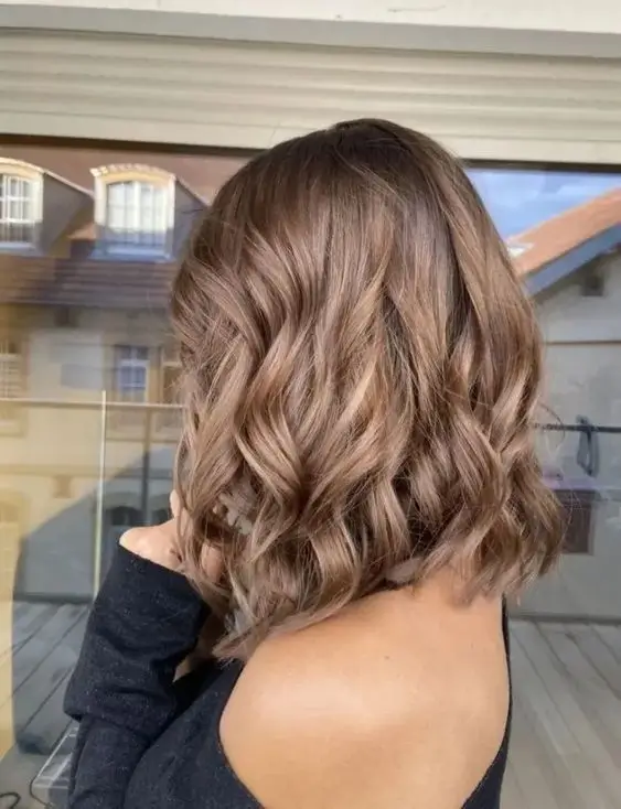 19 Idées de Couleur Cheveux Caramel à Adopter en 2025