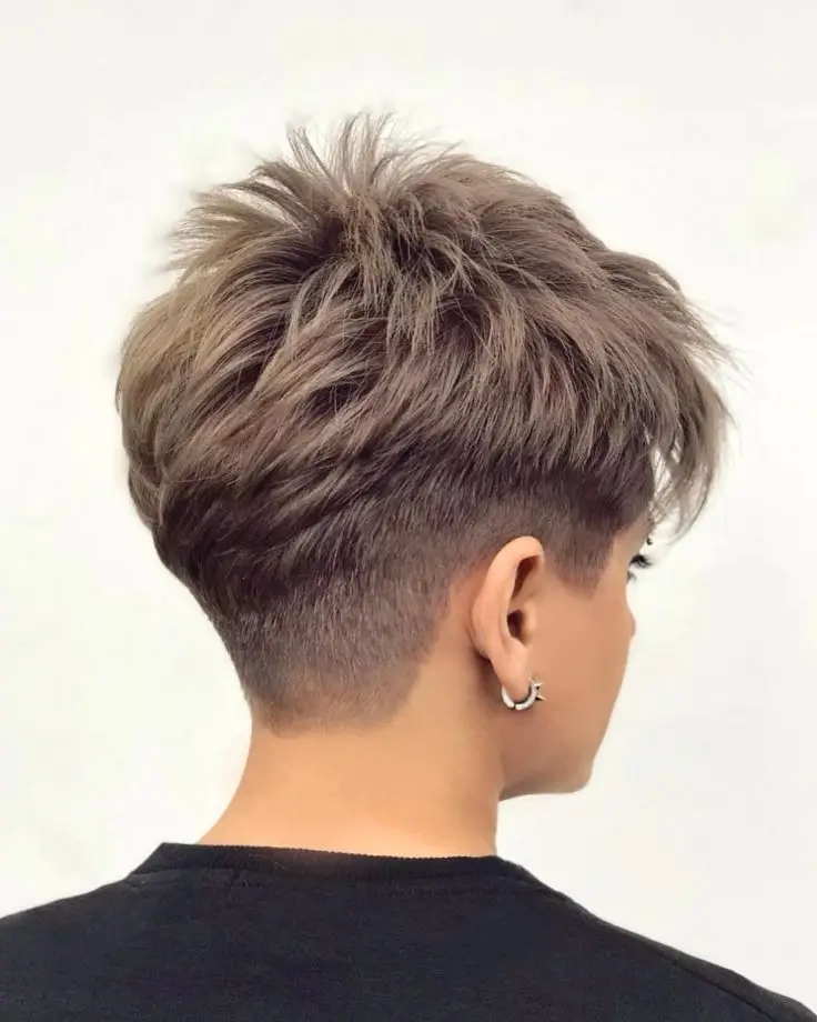 15 Couleurs de Cheveux Tendance à Essayer en 2025
