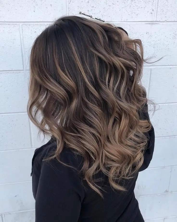 15 Couleurs de Cheveux Tendance à Essayer en 2025