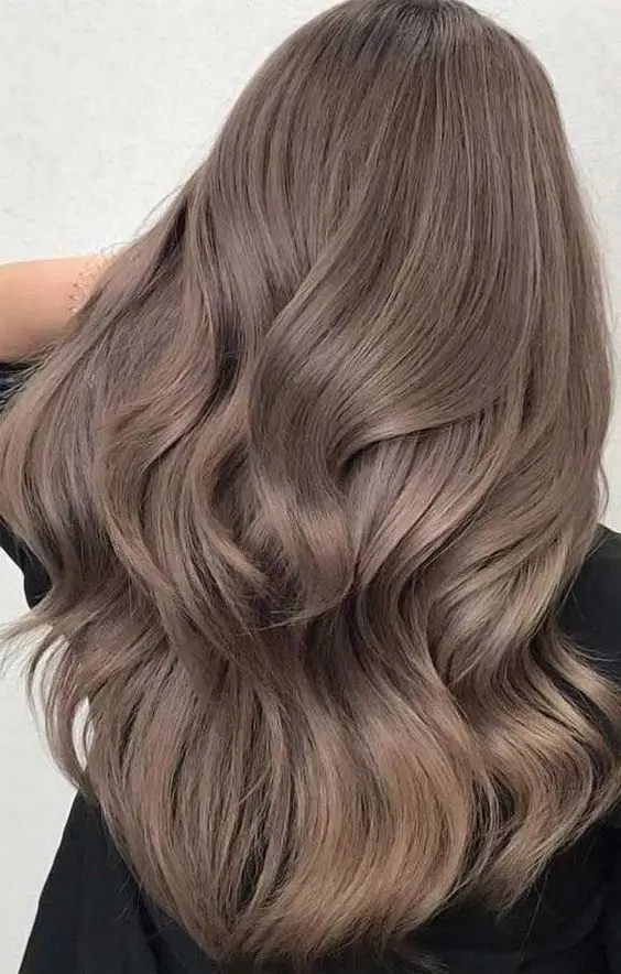 15 Couleurs de Cheveux Tendance à Essayer en 2025