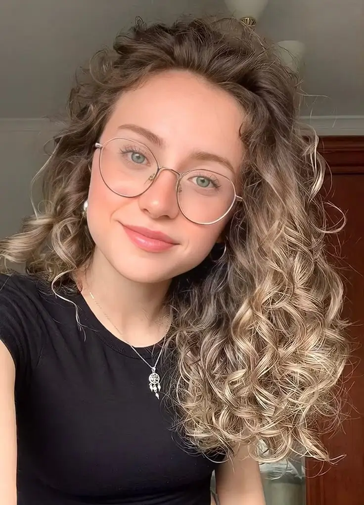 17 Idées Inspirantes de Coupes pour Sublimer vos Cheveux Bouclés