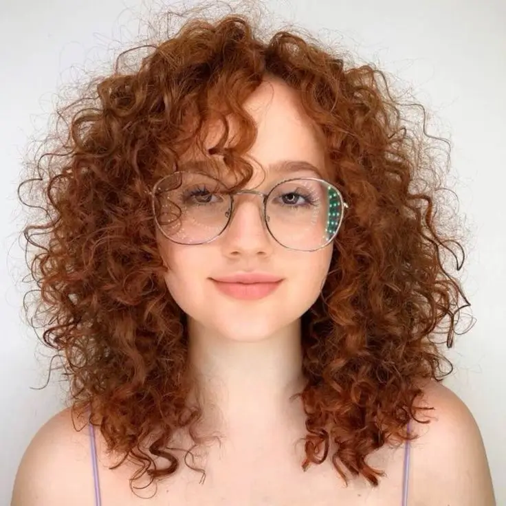 18 idées de coupe tendance pour sublimer vos cheveux frisés naturels
