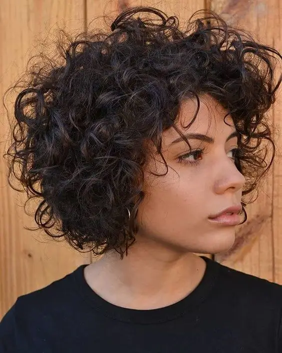 18 idées de coupe tendance pour sublimer vos cheveux frisés naturels