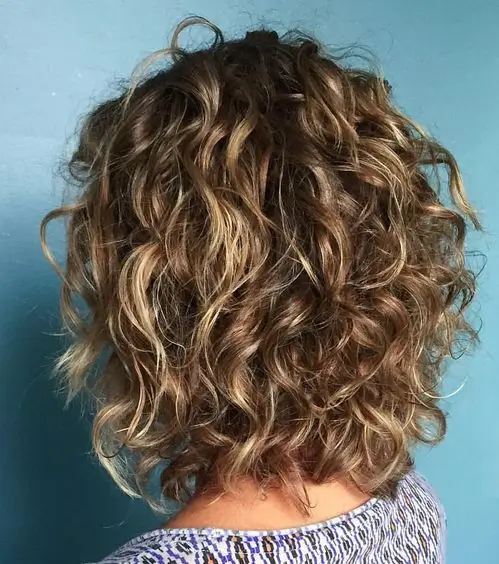 18 idées de coupe tendance pour sublimer vos cheveux frisés naturels