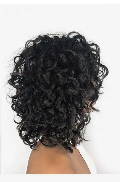 18 idées de coupe tendance pour sublimer vos cheveux frisés naturels