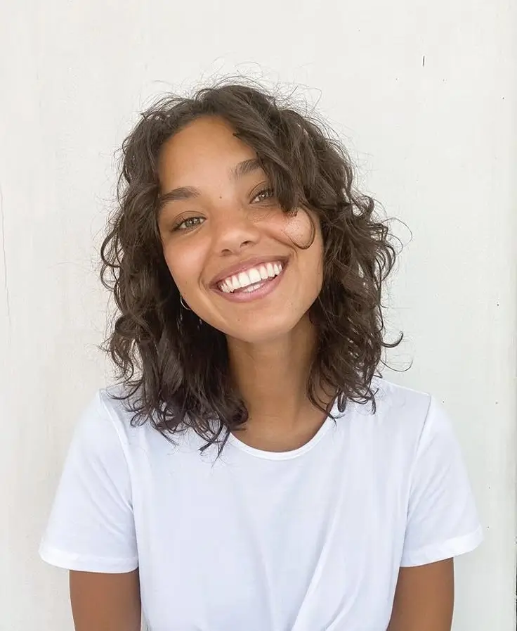 18 idées de coupe tendance pour sublimer vos cheveux frisés naturels