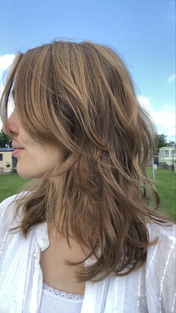 16 Coupes de Cheveux Mi-Longues Tendance pour Femmes en 2024