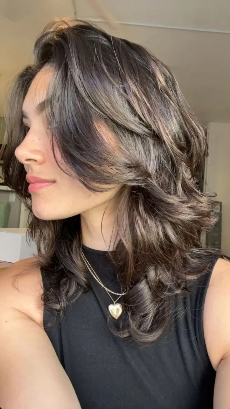 16 Coupes de Cheveux Mi-Longues Tendance pour Femmes en 2024