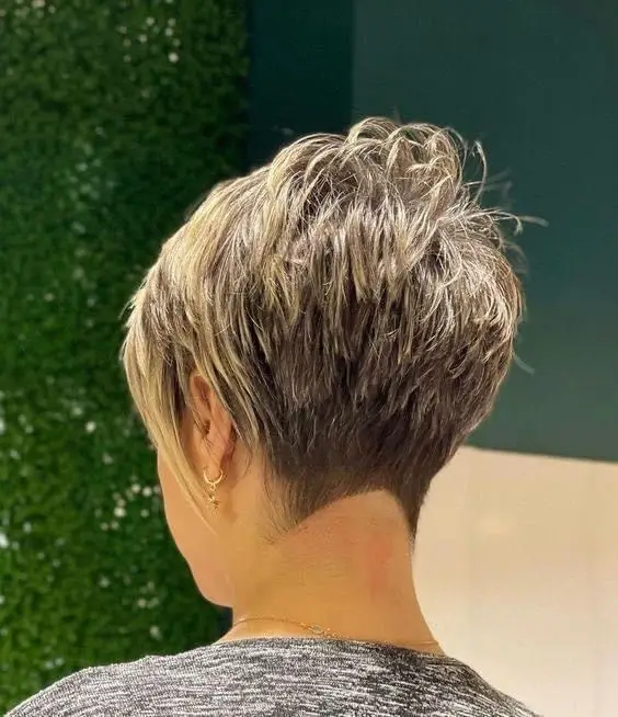 15 Idées de Coupes Courtes Effilées pour Femme de 50 Ans en 2025