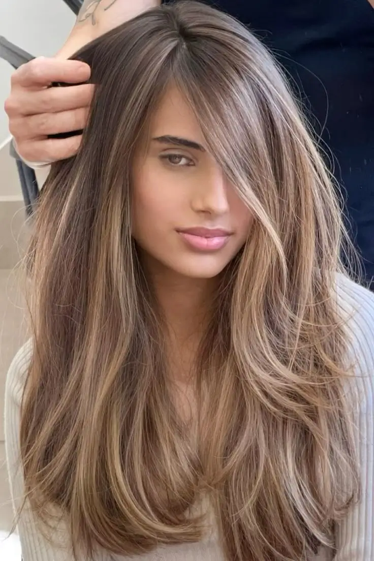 Cheveux Châtain Clair : 15 Idées de Styles et Conseils pour Une Couleur Radieuse