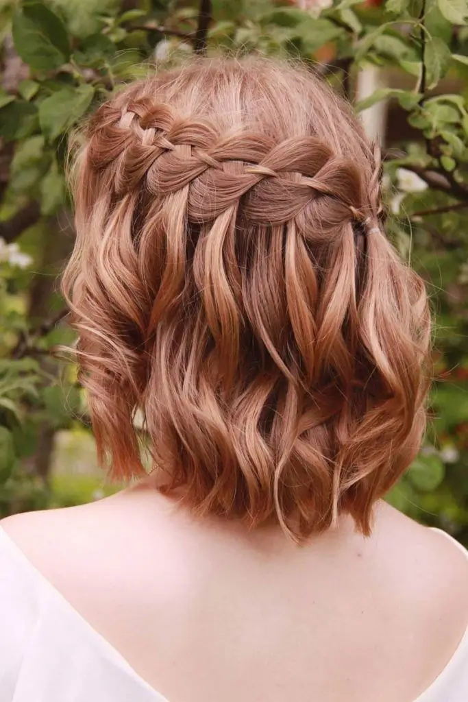16 Idées de Coiffure Mariage pour Cheveux Courts : Élégance & Style