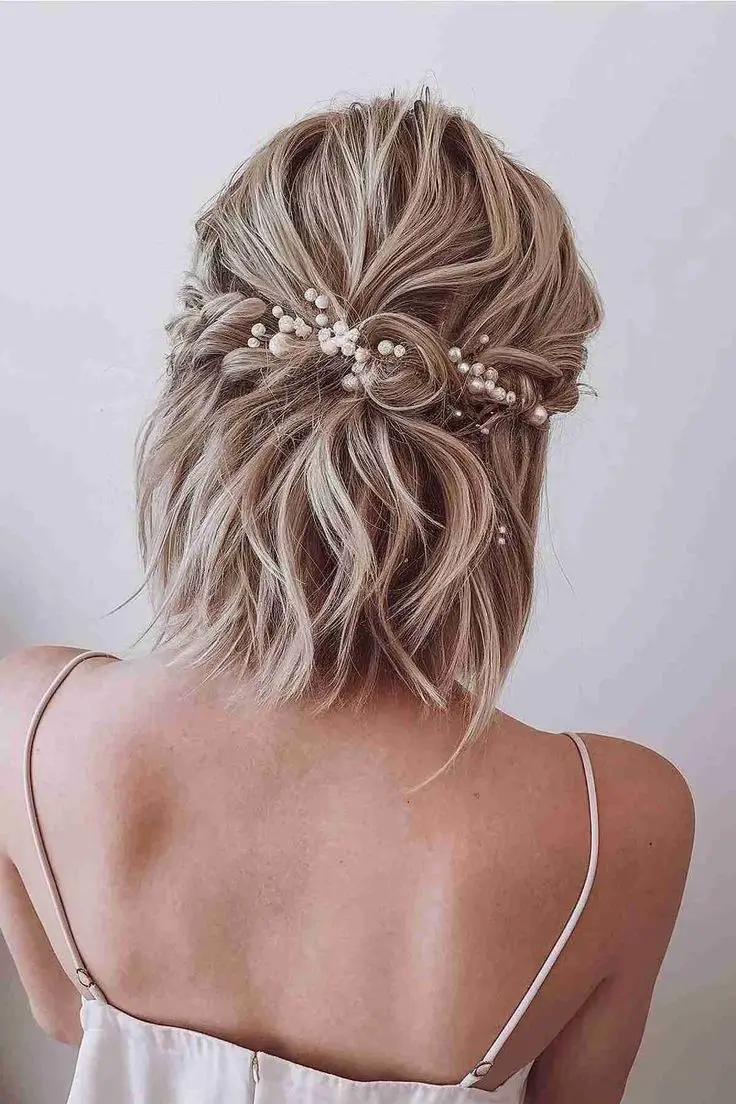 16 Idées de Coiffure Mariage pour Cheveux Courts : Élégance & Style