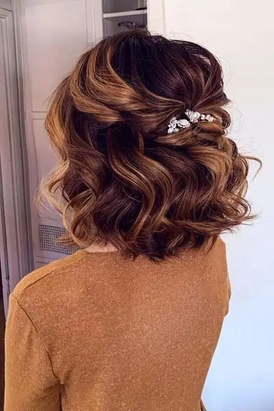 16 Idées de Coiffure Mariage pour Cheveux Courts : Élégance & Style