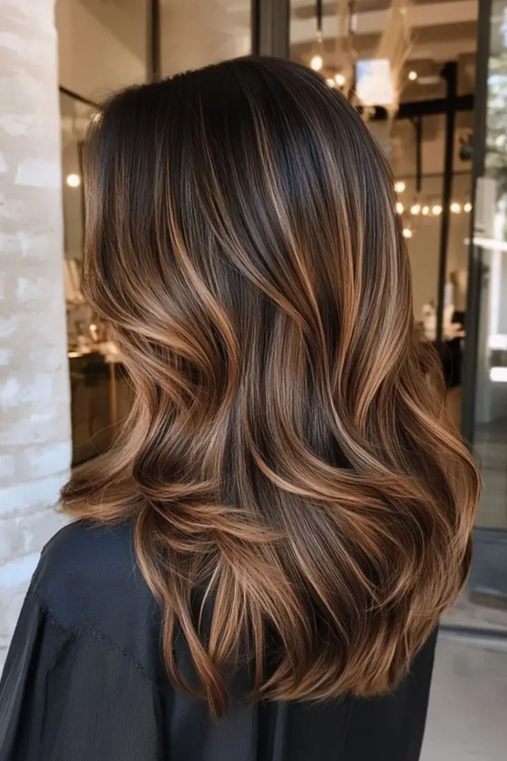 17 Idées Tendance de Couleur Caramel Cheveux pour un Look Inoubliable en 2025