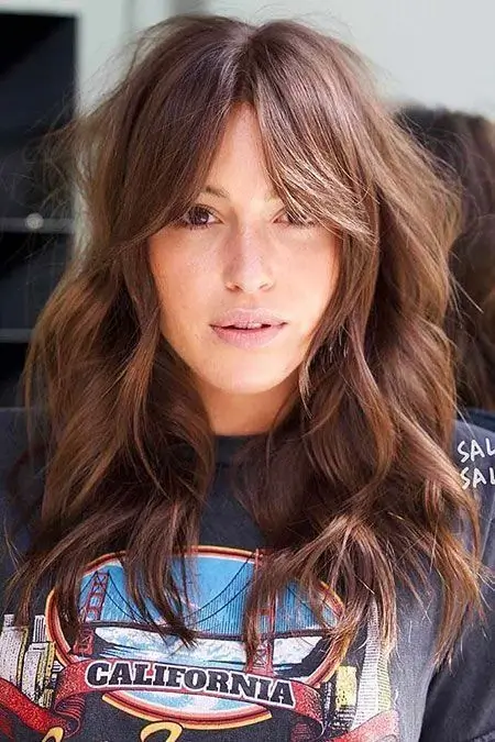 15 Idées de Frange Rideau Sublimes pour Cheveux Longs
