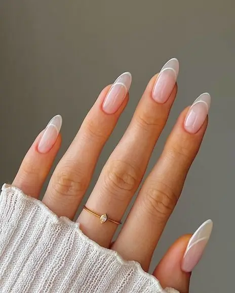French Manucure 2025 : 15 Tendances et Inspirations à Ne Pas Manquer