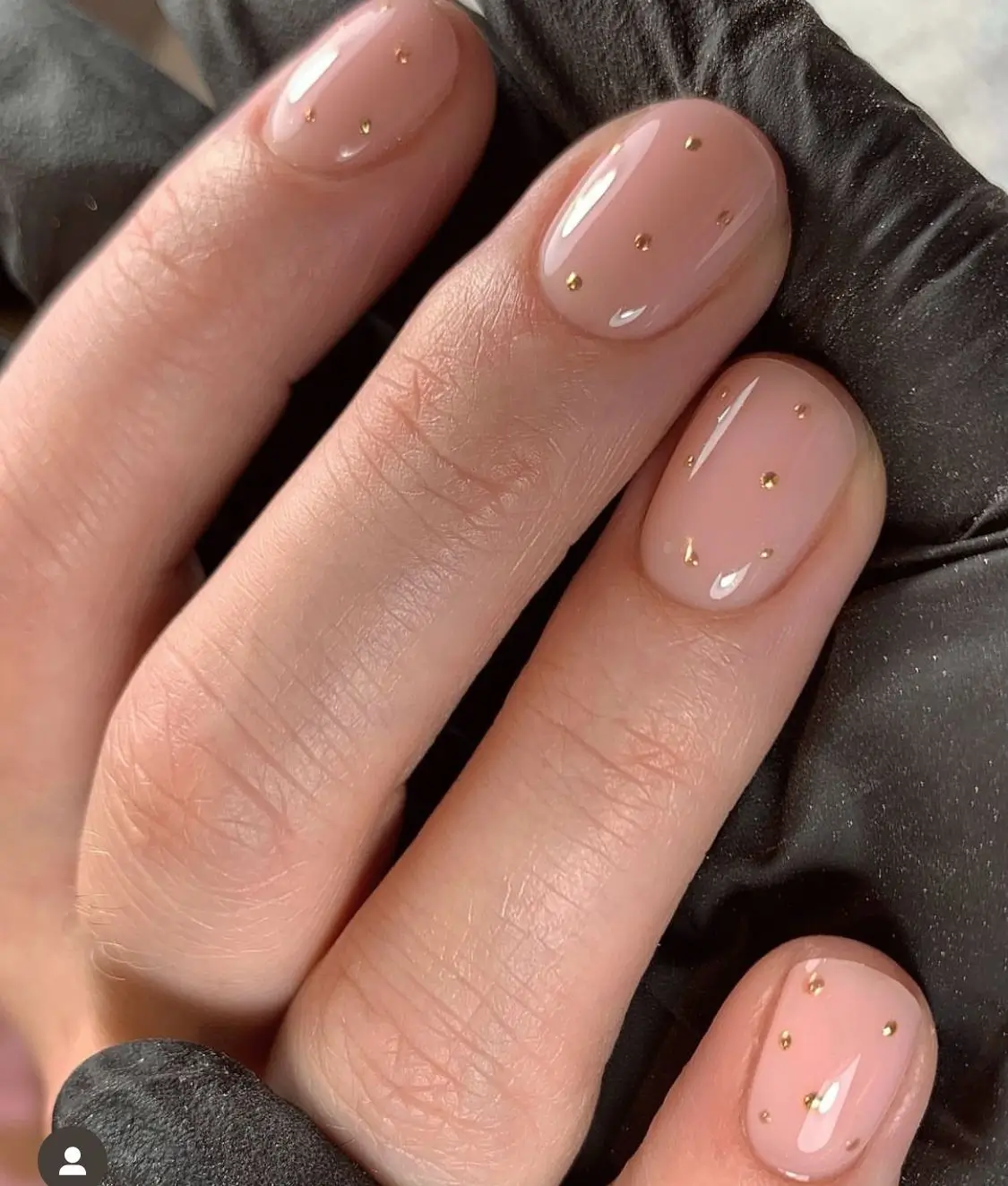 19 Idées Chic et Tendance pour Sublimer Vos Ongles Courts en 2025