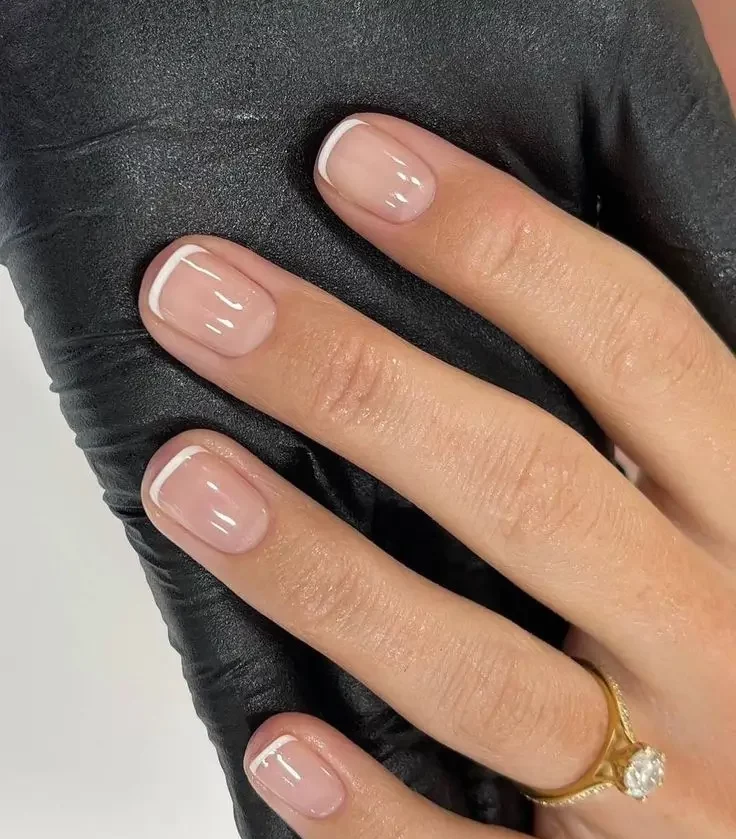 19 Idées Chic et Tendance pour Sublimer Vos Ongles Courts en 2025