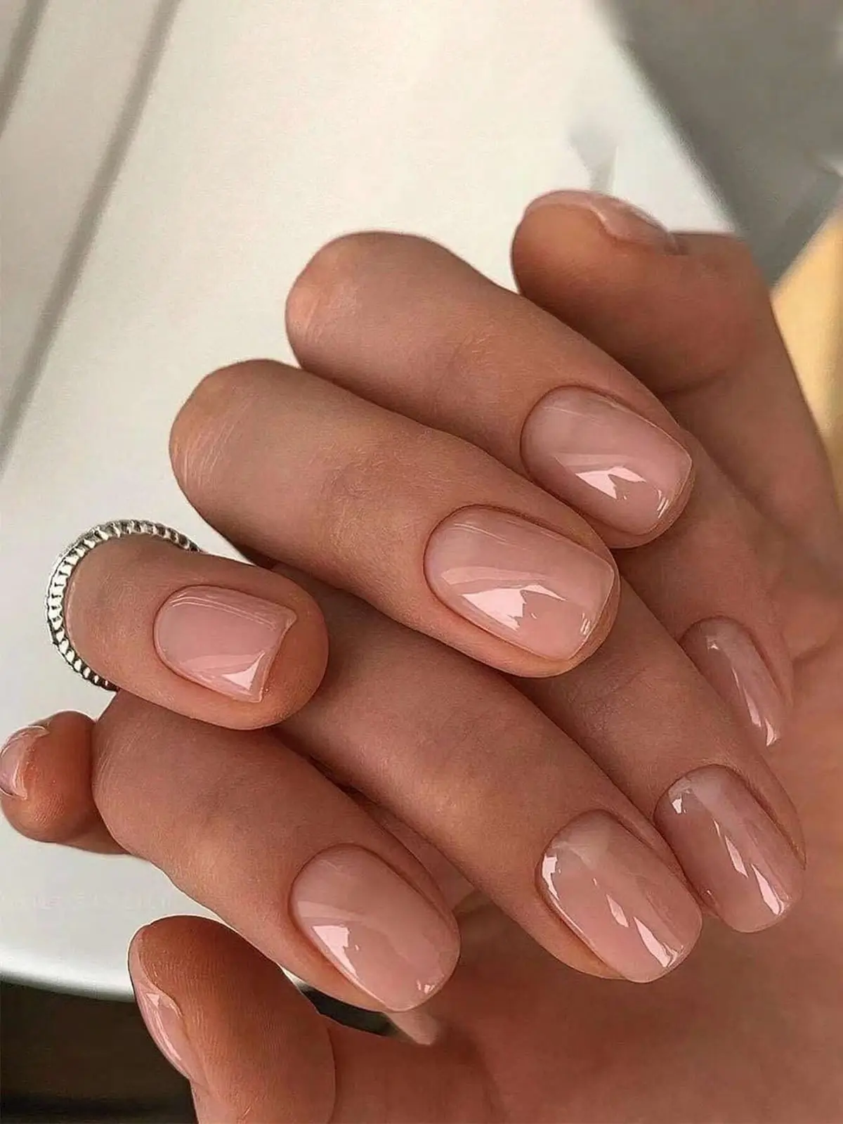 19 Idées Chic et Tendance pour Sublimer Vos Ongles Courts en 2025