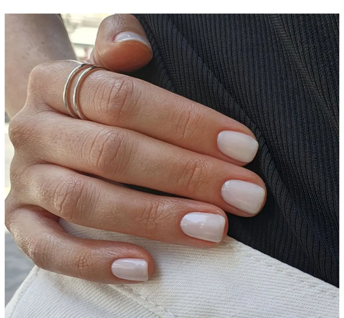 19 Idées Chic et Tendance pour Sublimer Vos Ongles Courts en 2025