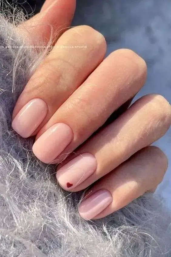 19 Idées Chic et Tendance pour Sublimer Vos Ongles Courts en 2025
