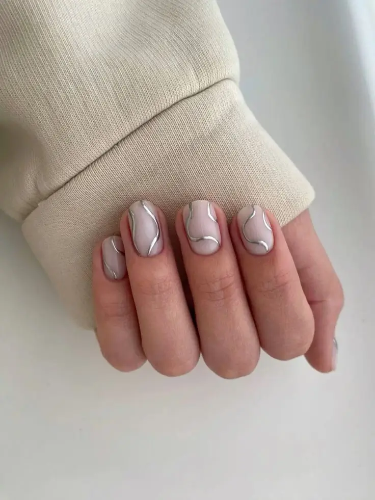 19 Idées Chic et Tendance pour Sublimer Vos Ongles Courts en 2025