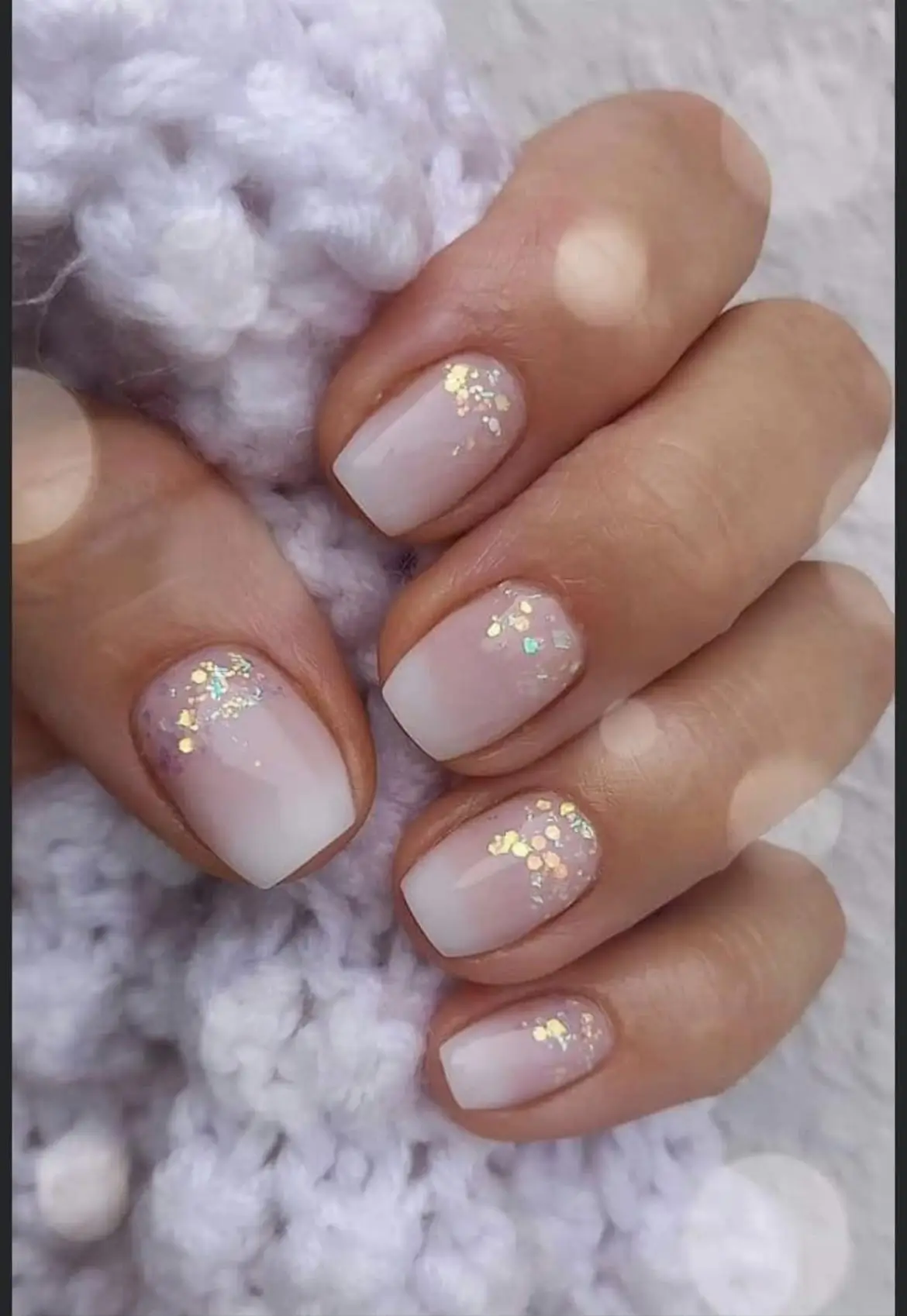16 Idées de Manicure de Noël 2025 à Adopter pour les Fêtes