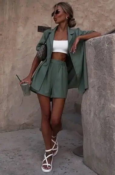 Mode Été 2025 : 15 Idées de Tenues Tendance à Adopter