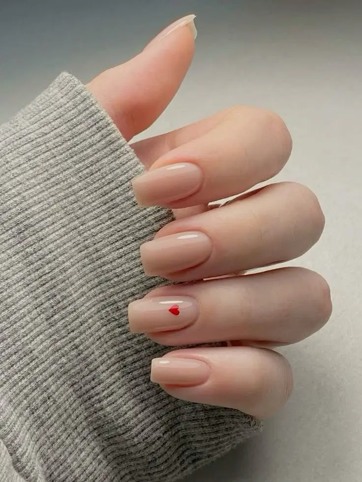 16 Idées de Nail Art Romantiques pour la Saint-Valentin 2025