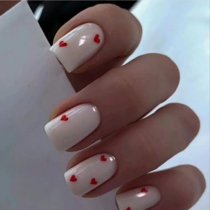 16 Idées de Nail Art Romantiques pour la Saint-Valentin 2025
