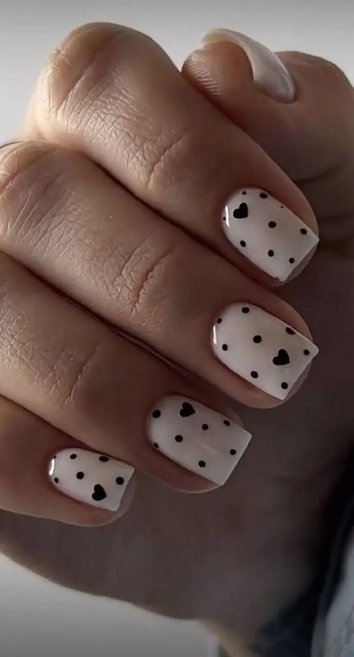 16 Idées de Nail Art Romantiques pour la Saint-Valentin 2025
