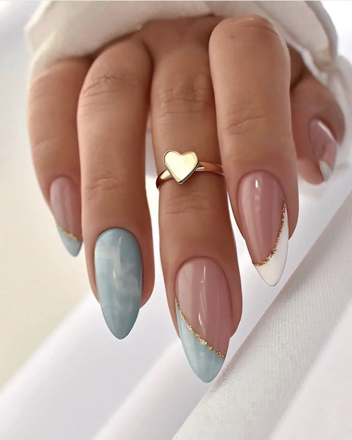 15 Idées de Manucure pour Sublimer vos Ongles Amande