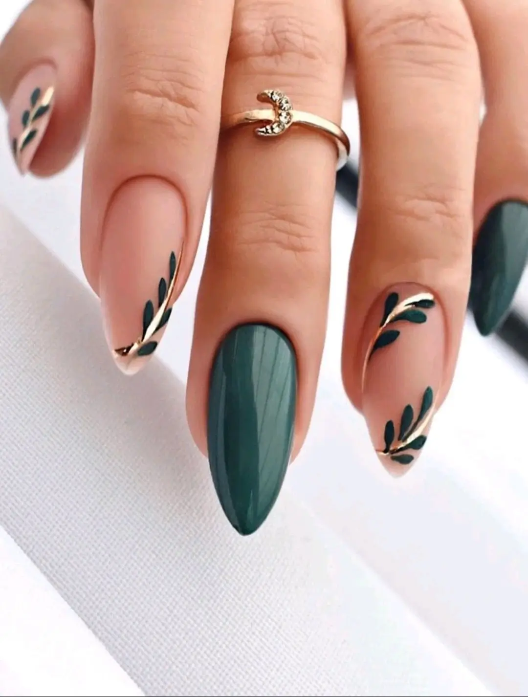 15 Idées de Manucure pour Sublimer vos Ongles Amande