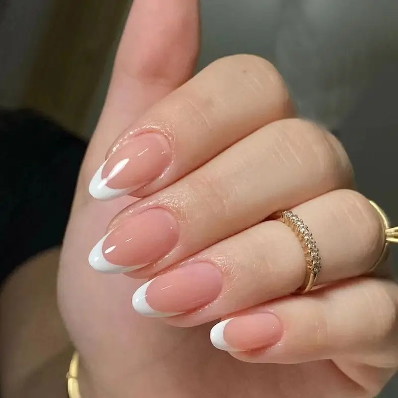 15 Idées de Manucure pour Sublimer vos Ongles Amande