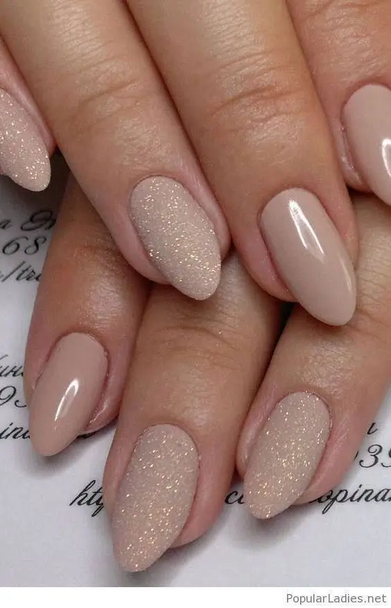 15 Idées de Manucure pour Sublimer vos Ongles Amande