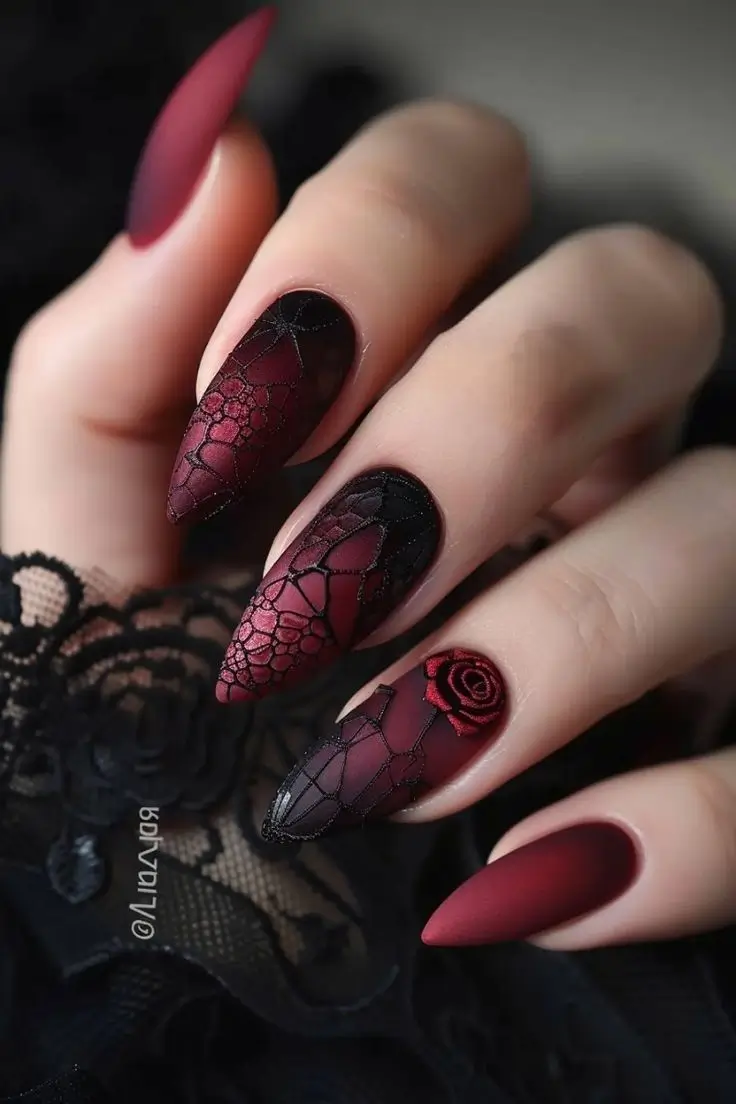 19 Idées de Nail Art pour Halloween 2025 à Essayer Cette Année