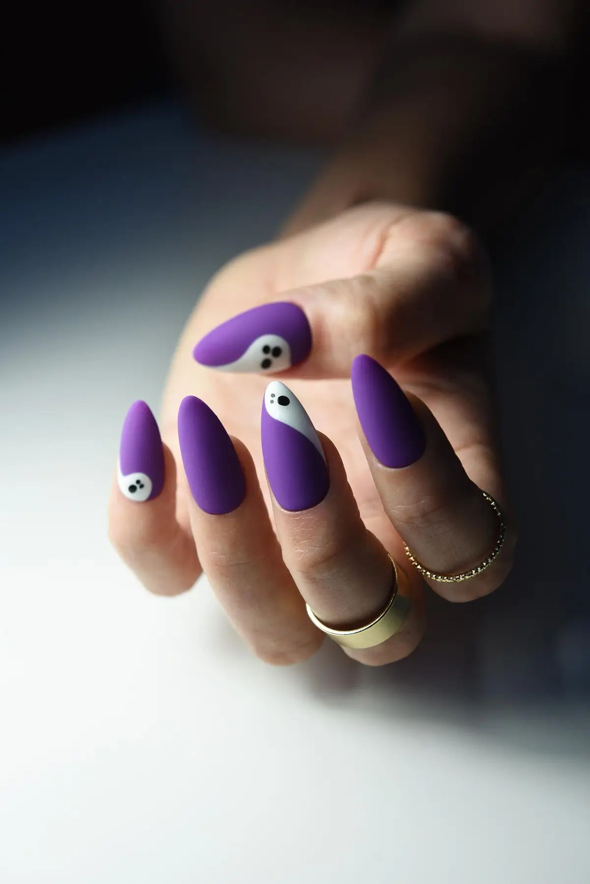 19 Idées de Nail Art pour Halloween 2025 à Essayer Cette Année