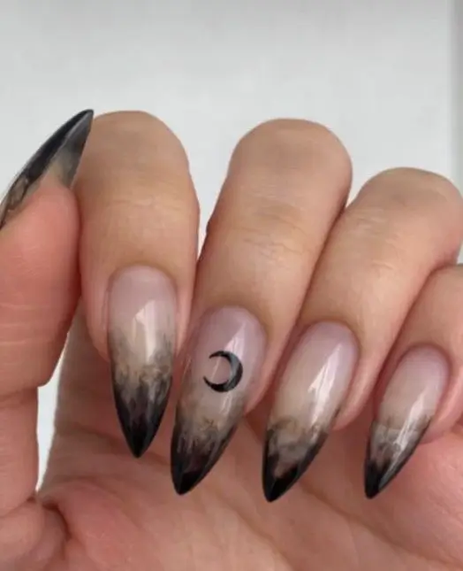 19 Idées de Nail Art pour Halloween 2025 à Essayer Cette Année
