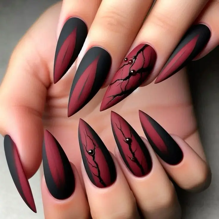 19 Idées de Nail Art pour Halloween 2025 à Essayer Cette Année