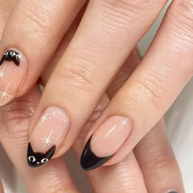19 Idées de Nail Art pour Halloween 2025 à Essayer Cette Année