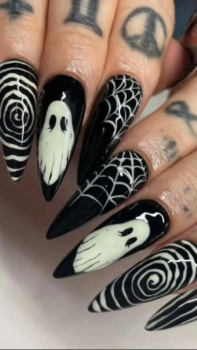 19 Idées de Nail Art pour Halloween 2025 à Essayer Cette Année