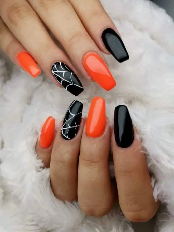 19 Idées de Nail Art pour Halloween 2025 à Essayer Cette Année